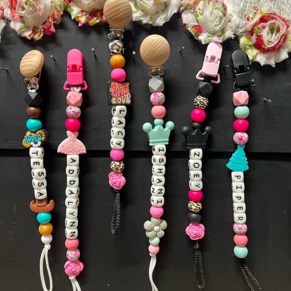 💕💕ADORABLE AND FUN HANDMADE BINKY OR TEETHING TOY HOLDER PACIFER CLIPS 💕💕 - Picture 3 of 17